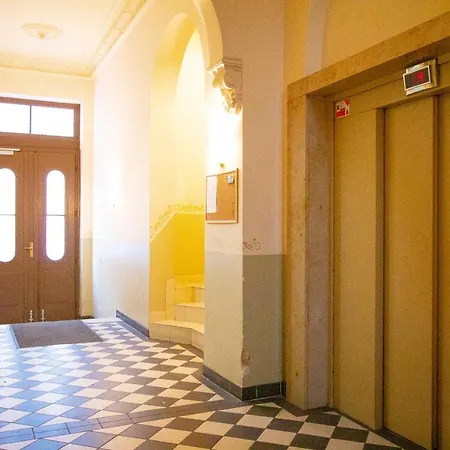 Charming Domicile City Center Apartment *